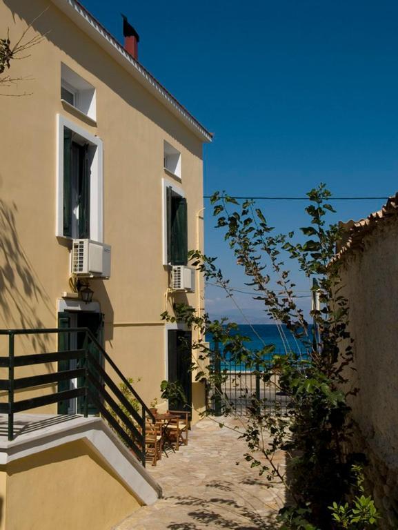 Meliti Guesthouse Akrata Exterior photo