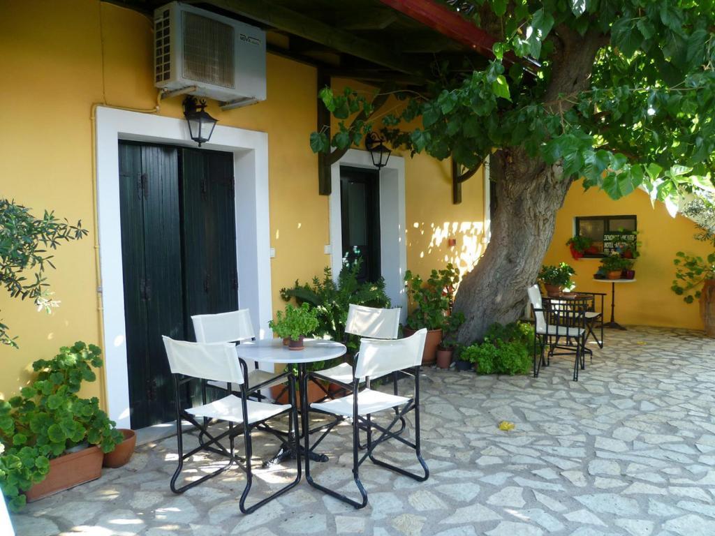 Meliti Guesthouse Akrata Exterior photo