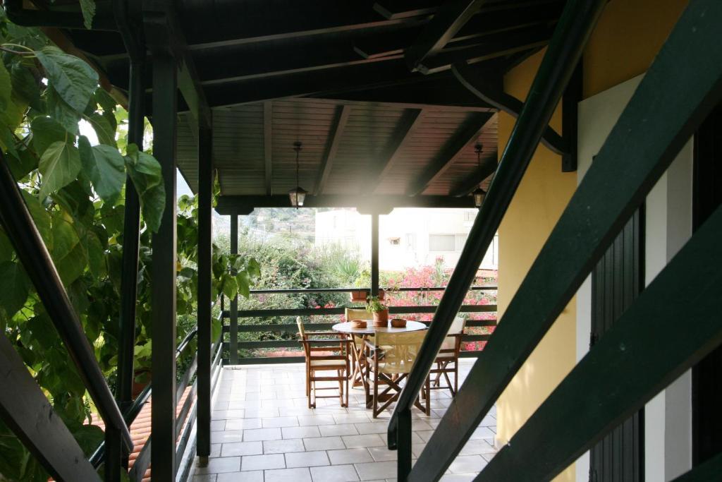 Meliti Guesthouse Akrata Exterior photo